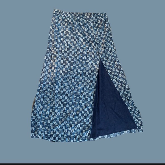 Michael Kors blue  floral skirt.  Synched waist can fit a large. Never warn. - Picture 1 of 2